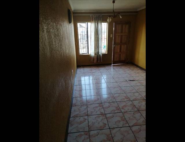 3 BEDROOM HOUSE FOR SALE IN MMABATHO 15